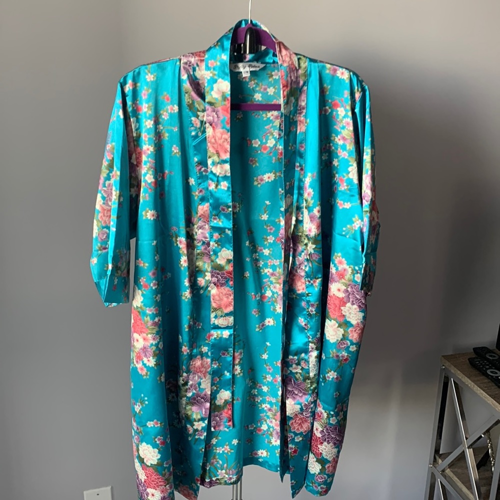 Satin Kimono Robe size S/M almost perfect condition!